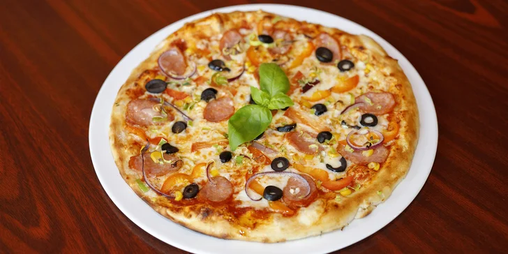 Energii vybitou házením koulí pak dle zakoupeného voucheru doplníte z pizzy či dvou, kuřecích řízečků nebo stripsů, případně burgerovým menu dle výběru.