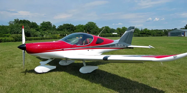 Do Bristellu usedne k pilotovi jedna osoba, Cessnou se můžete proletět až ve třech (+ pilot). 