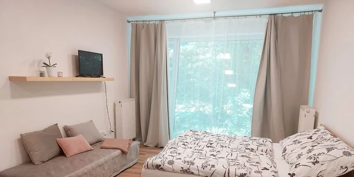 Po príchode bude pre vás pripravený dvojlôžkový apartmán s manželskou posteľou a gaučom.