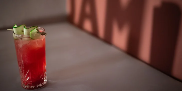 Osvěžte se míchaným drinkem a pochutnejte si na latinskoamerických specialitkách.
