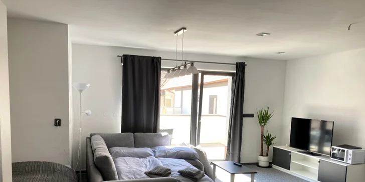 Apartmány v horních patrech mají lodžii, v přízemí je pak vždy soukromá předzahrádka. 
