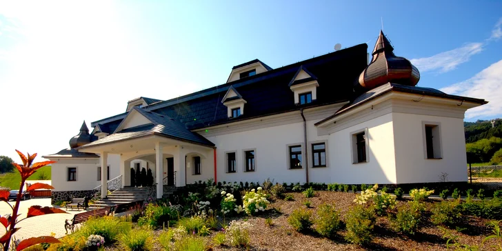 Rozprávkový areál Chalúpkovo*** sa nachádza v krásnom kraji stredného Slovenska, v obci Liptovská Štiavnica