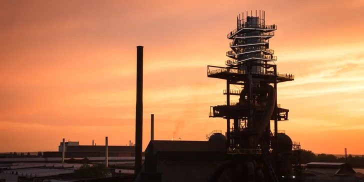 Pohoda na Bolt Tower Dolní oblasti Vítkovice: výjezd na věž a láhev vína v nejvyšší kavárně v Ostravě pro dva