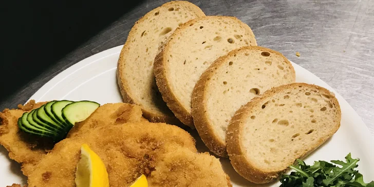 600 nebo 1200 g kuřecích a vepřových řízečků s oblohou pro 2 až 8 osob