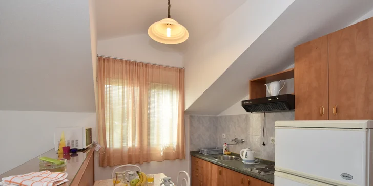 Báječný týden na Omišské riviéře v Chorvatsku: doprava a 7 nocí v apartmánu