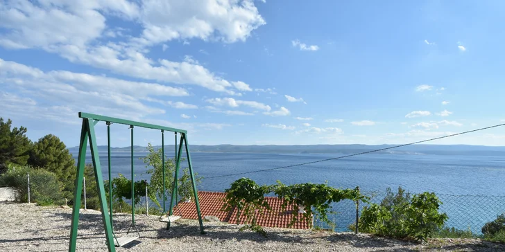 Báječný týden na Omišské riviéře v Chorvatsku: doprava a 7 nocí v apartmánu