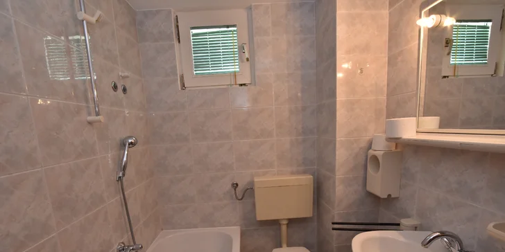 Báječný týden na Omišské riviéře v Chorvatsku: doprava a 7 nocí v apartmánu