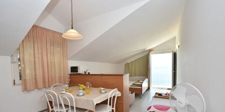 Báječný týden na Omišské riviéře v Chorvatsku: doprava a 7 nocí v apartmánu