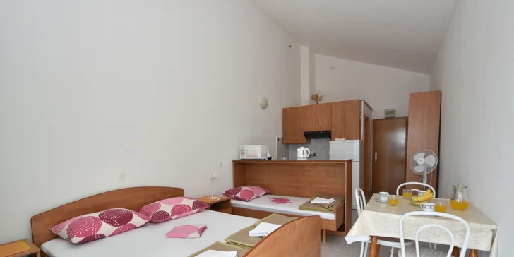 Báječný týden na Omišské riviéře v Chorvatsku: doprava a 7 nocí v apartmánu