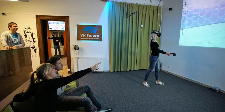 Hodina virtuální reality pro skupinu i jednotlivce: objevujte, pařte, bavte se