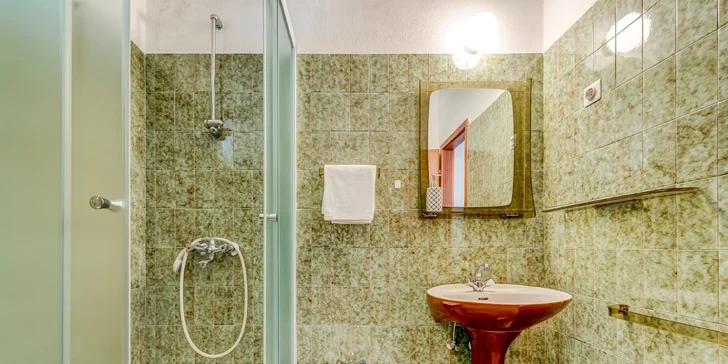Báječný týden na Omišské riviéře v Chorvatsku: doprava a 7 nocí v apartmánu