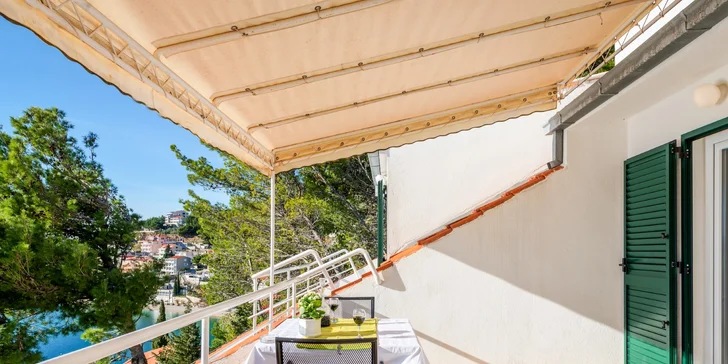 Báječný týden na Omišské riviéře v Chorvatsku: doprava a 7 nocí v apartmánu
