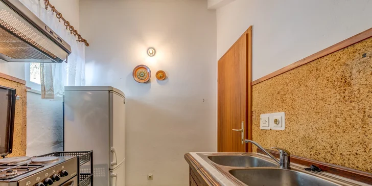 Báječný týden na Omišské riviéře v Chorvatsku: doprava a 7 nocí v apartmánu