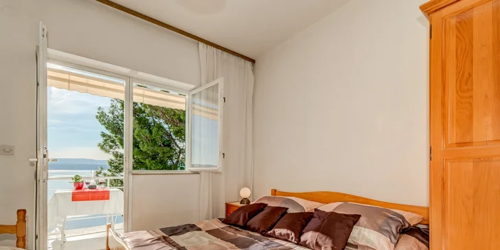 Báječný týden na Omišské riviéře v Chorvatsku: doprava a 7 nocí v apartmánu