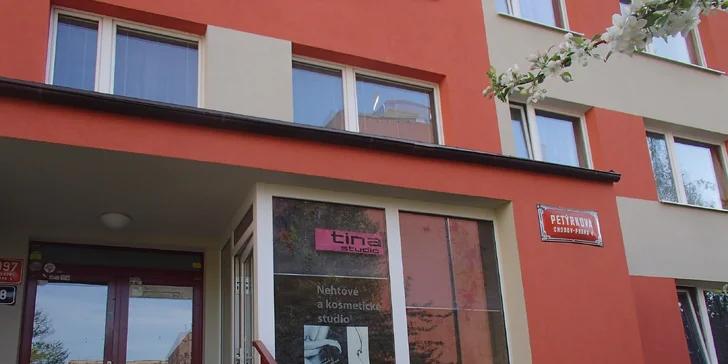 Mokrá pedikúra pro pány či dámy s možností aplikace gel laku