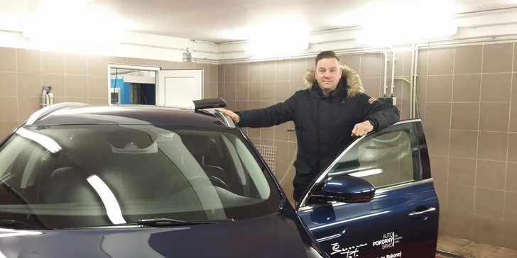 Ruční mytí vozu včetně voskování nebo interiérové čištění