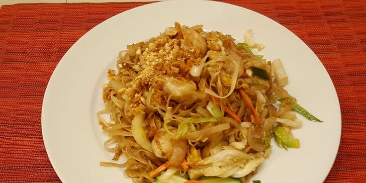 Vietnamská specialita: smažené široké rýžové nudle s krevetami
