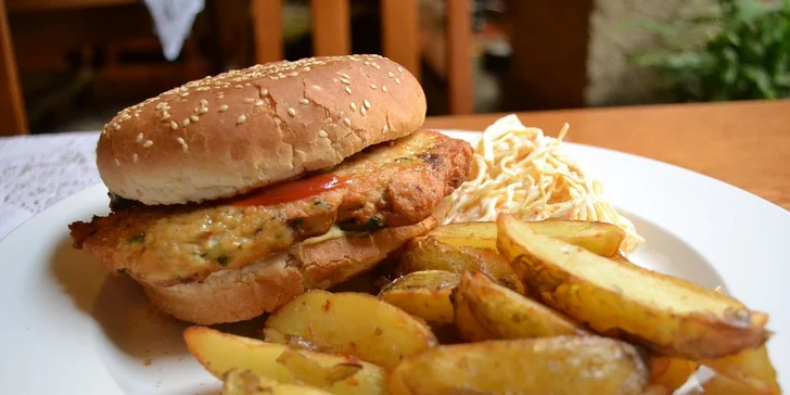 2 burgery a 2 piva v restauraci U Matěje Kotrby
