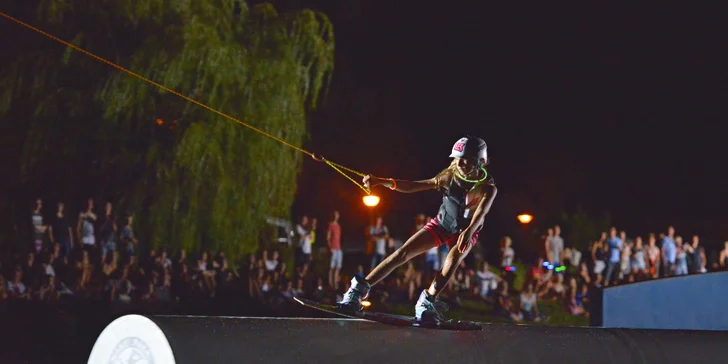 60 min. na wakeboardu pro dospělé i děti včetně vybavení a instruktáže