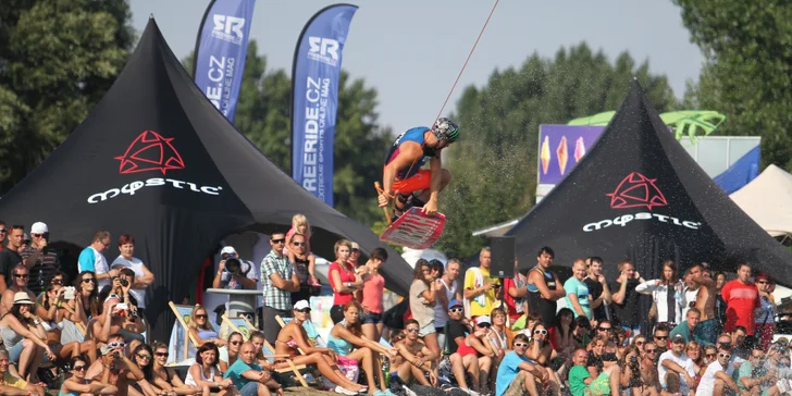 60 min. na wakeboardu pro dospělé i děti včetně vybavení a instruktáže