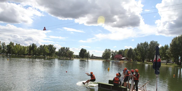 60 min. na wakeboardu pro dospělé i děti včetně vybavení a instruktáže