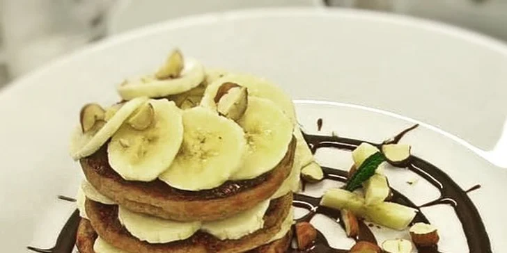 Bezlepkové vegan lívance s domácí nutellou a nápoj dle výběru