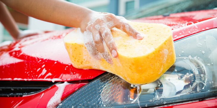 Ruční mytí vozu včetně voskování: auto bude nablýskané jako nové