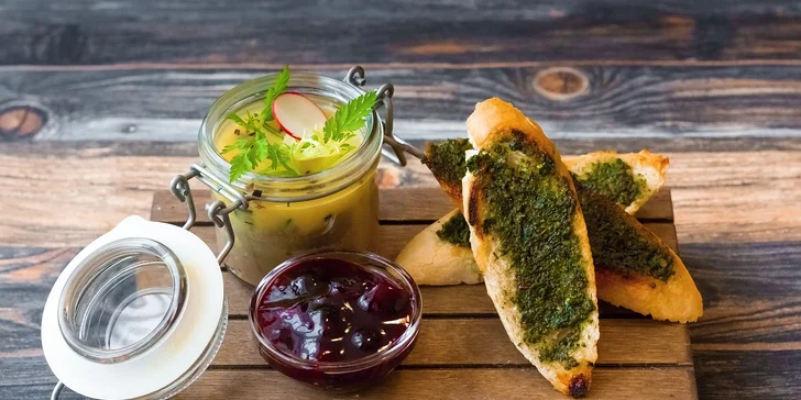 Romantika v centru Prahy: privátní wellness a tříchodové menu s lahví vína