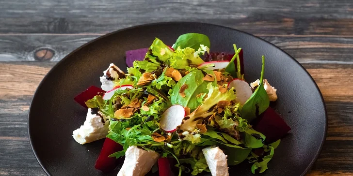 Romantika v centru Prahy: privátní wellness a tříchodové menu s lahví vína