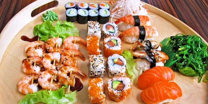 Svěží polibek Asie: 39 kousků sushi s krevetami, lososem, úhořem i avokádem
