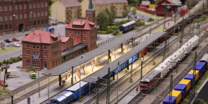 Vstup do největšího modelového kolejiště v ČR a dvě fotky na památku