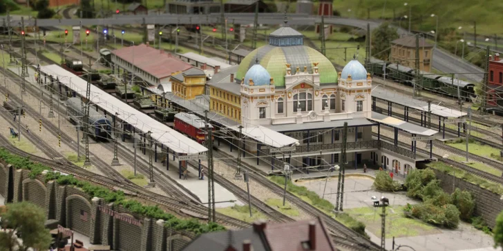 Vstup do největšího modelového kolejiště v ČR a dvě fotky na památku