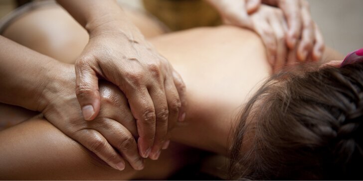 Dokonalé uvolněné: 60minutová královská masáž čtyř rukou
