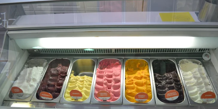 Kopečková zmrzlina i poháry v kavárně u náplavky vč. variant s nápojem