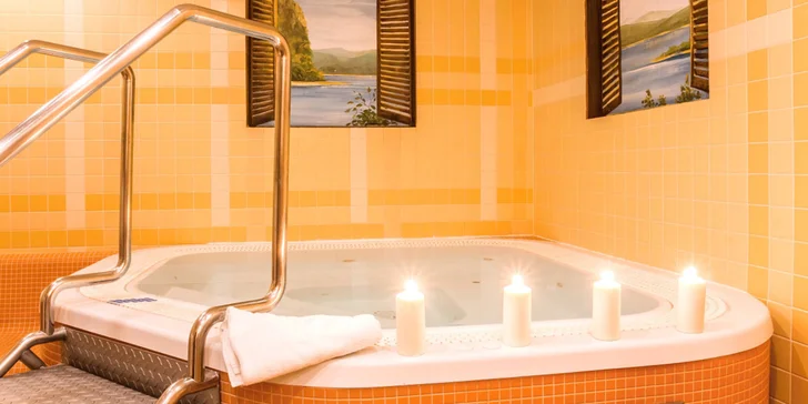 Romantika v centru Prahy: privátní wellness a tříchodové menu s lahví vína