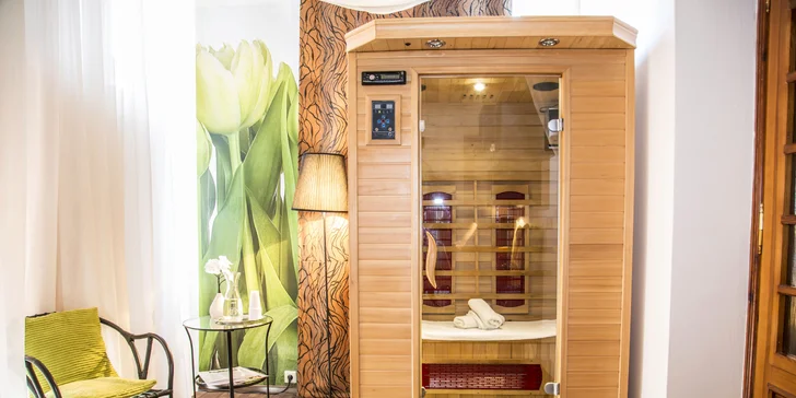 Romantika pro dva: 50–100 min. v privátním wellness s fondue a sektem
