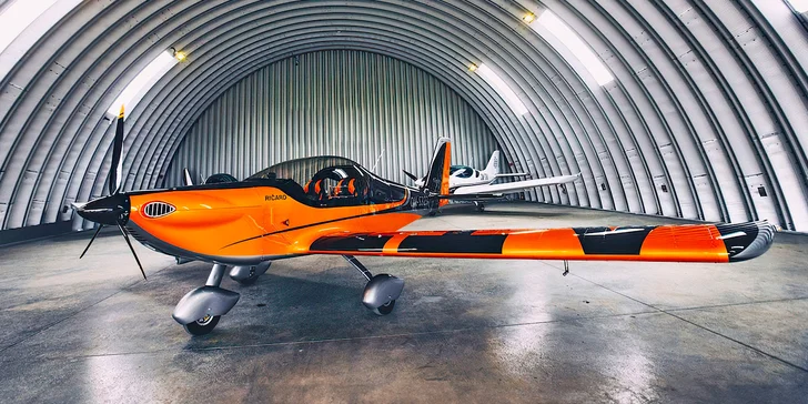 Vzneste se k nebesům: soukromý zážitkový let či pilotování letounu Attack Viper SD4