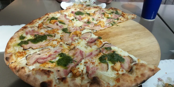 Zažeňte hlad po nákupech: Výtečná pizza a nápoj dle gusta na Arkádách