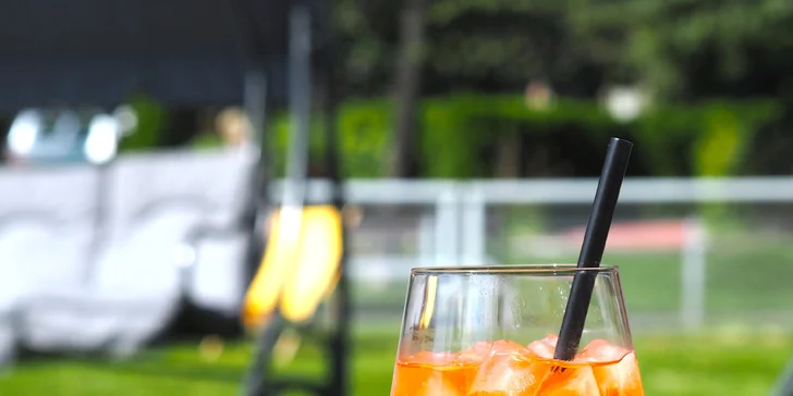 Osvěžení a vyhlídka: Aperol Spritz a vstup do observatoře v Žižkovské věži