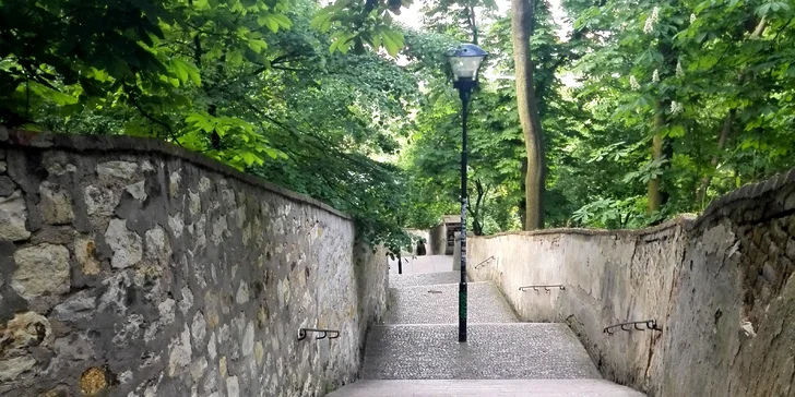Outdoorová týmová hra Pražské legendy a pověsti: 4–5 hodin, trasa 6 km