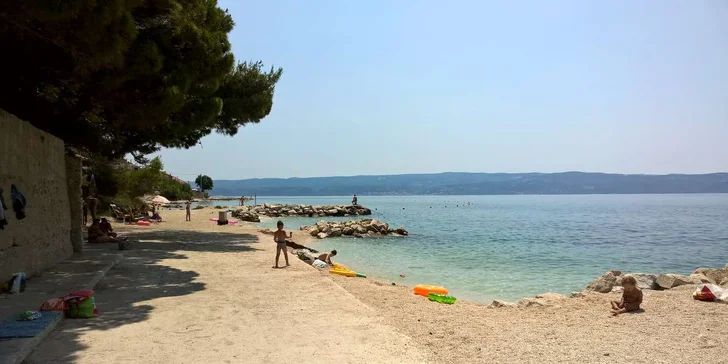 Chorvatské letovisko Mali Rat: doprava a 7 nocí v hotelu 120 m od pláže