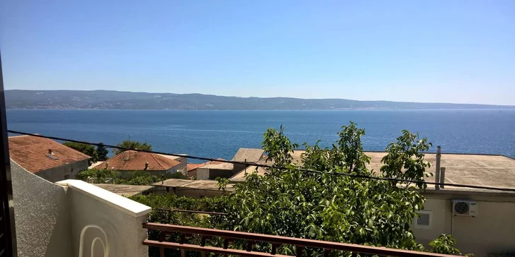 Chorvatské letovisko Mali Rat: doprava a 7 nocí v hotelu 120 m od pláže