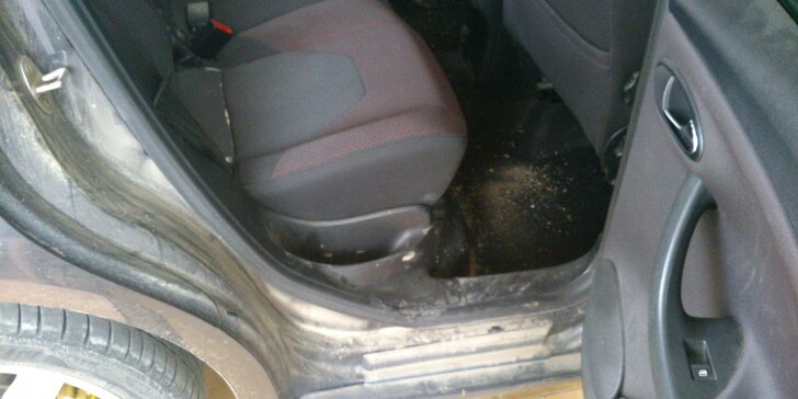Kompletní mokré čištění interiéru Vašeho vozu extrakční metodou