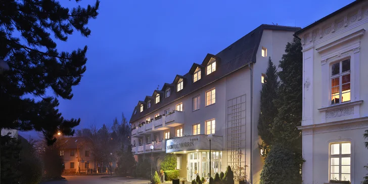 V hotelu můžete využít úschovnu kol (v zimě také lyžárnu), parkování je za příplatek.