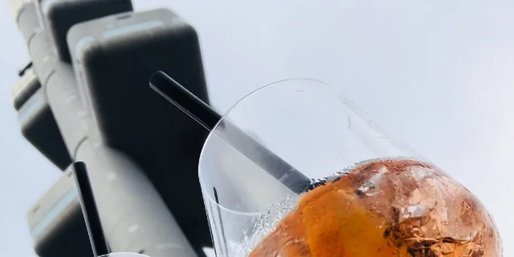 Osvěžení a vyhlídka: Aperol Spritz nebo limonáda a vstup do observatoře v Žižkovské věži