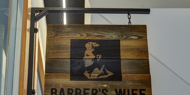 Pánský střih, holení i masáž hlavy a hlt whisky v nové pobočce Barber's Wife