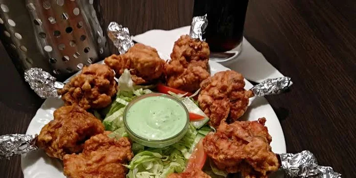 Chicken lollipop: 10 smažených kuřecích křídel po indicku a 0,5l nápoj pro 2
