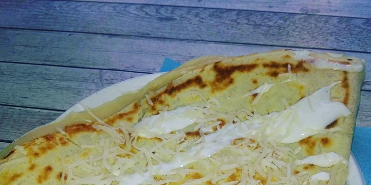 Domácí limonáda a 2 sladké nebo slané palačinky, možno i žitné