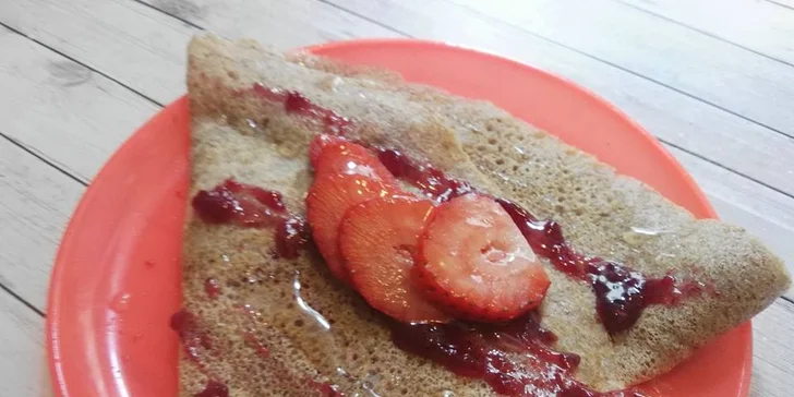 Domácí limonáda a 2 sladké nebo slané palačinky, možno i žitné