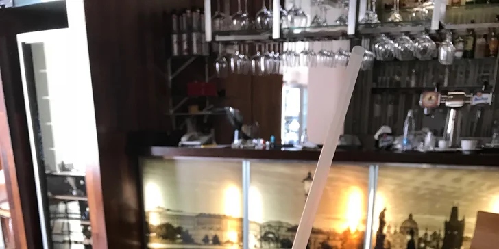 Aperol Spritz, víno nebo domácí limonáda a k tomu tapas nebo sýry